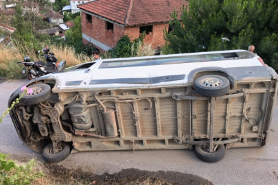 Tarım işçilerini taşıyan servis devrildi 6 işçi yaralı