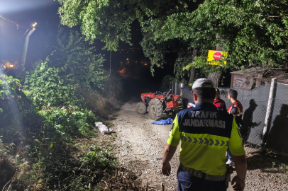Devrilen traktörün sürücüsü hayatını kaybetti