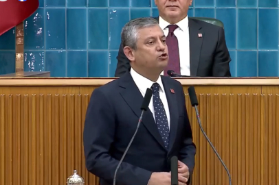 Özgür Özel CHP'ye veda etti: Gömlek çıkarmıyoruz, ateşten gömlek giyiyoruz!