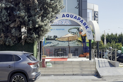 Aquaparkta 10 metre yüksekten düşen havuz görevlisi genç ağır yaralandı