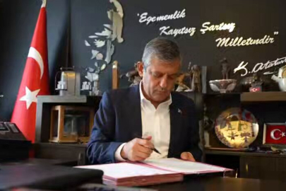 Özgür Özel ve 90 milletvekili CHP’den istifa etti