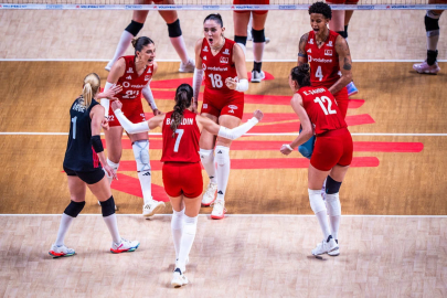 A Milli Kadın Voleybol Takımı finale yükseldi