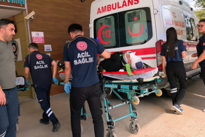 Otomobil bariyerlere çarptı: 5 yaralı
