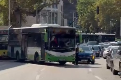 Bursa'da düğün konvoyunun önünü bu sefer otobüs kesti
