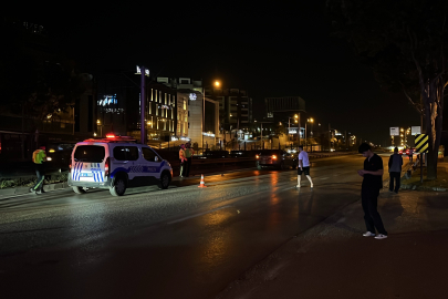Yolun karşısına geçen yaşlı adama otomobil çarptı