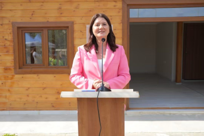 CHP'den istifa eden Edirne Belediye Başkanı Filiz Gencan Yeni Parti'ye katıldı
