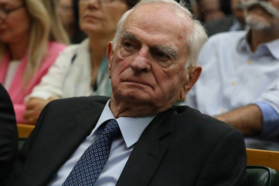 70 yıldır üyeydi; Önder Sav CHP'den istifa etti