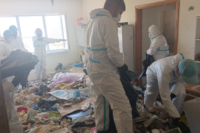 Balkan Mahallesi’nde evden 28 ton çöp çıkarıldı