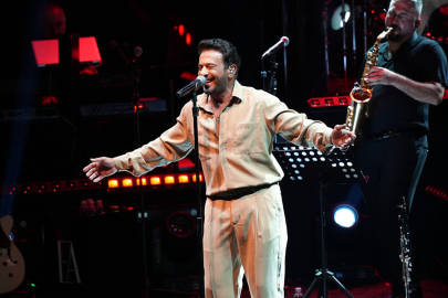 Açıkhava'da Emre Altuğ'dan müzik dolu gece