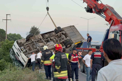 Samsun’da özel halk otobüsü devrildi: 21 yaralı