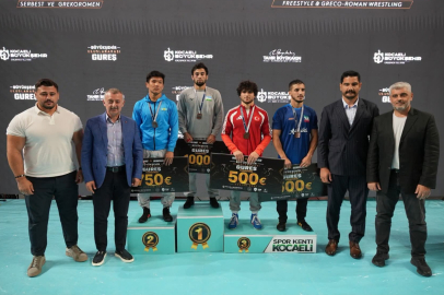 Büyükşehir sporcuları madalyaları topluyor