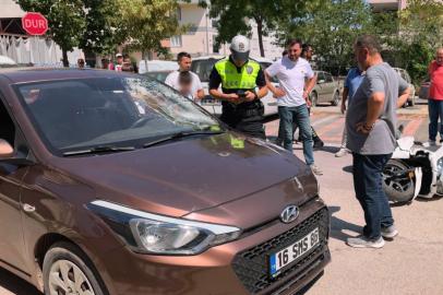 Otomobil motosikletle çarpıştı: 2'si çocuk 3 yaralı