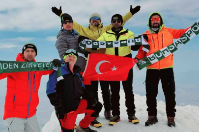 Bursalı dağcılardan Ağrı Dağı zirvesinde Bursaspor mesajı