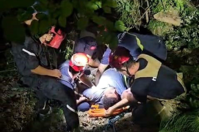 Elektrikli bisiklet ile uçuruma yuvarlandılar; 3 çocuk yaralandı
