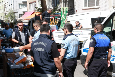 Osmangazi Belediyesi zabıtasından kaldırım işgallerine müdahale