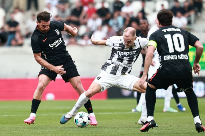10 kişi kalan Beşiktaş, Hradec Kralove'yi mağlup etti