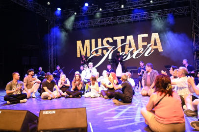 Mustafa Keser'den müzik ve kahkaha dolu gece