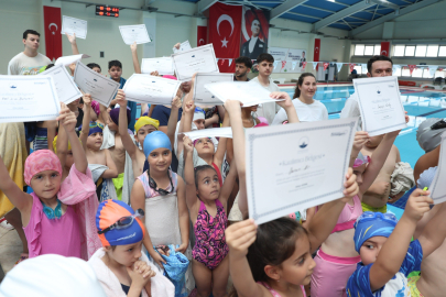 Osmangazi’de geleceğin yüzücüleri sertifikalarını aldı