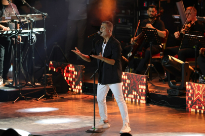 64. Uluslararası Bursa Festivali'ne Özcan Deniz'le final