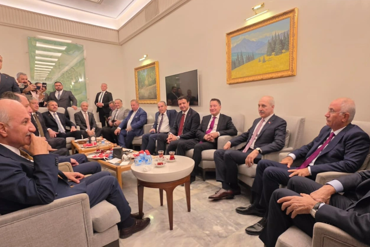 Tarihi gecede TBMM Başkanı'ndan kulis ziyareti