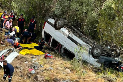 Minibüs şarampole uçtu: 4 ölü, 10 yaralı