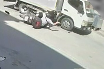 Bursa'da kamyonetle motosiklet çarpıştı