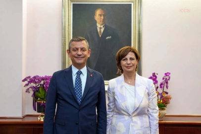 Eskişehir Büyükşehir Belediye Başkanı Ayşe Ünlüce, YENİ Parti’ye katıldı