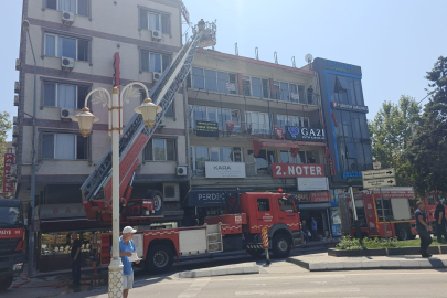Gemlik'te pasajın çatısında yangın paniği
