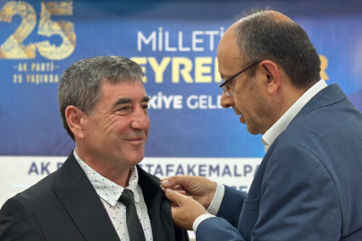 Mustafakemalpaşa’da CHP’li Belediye Meclis üyesi AK Parti’ye geçti