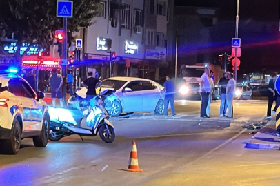 İnegöl'de 2 otomobil çarpıştı: 9 yaralı