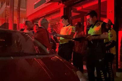 Alkollü şahıslar polisi oyalamaya çalıştı!