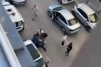 Trafik durdu, cadde ringe döndü