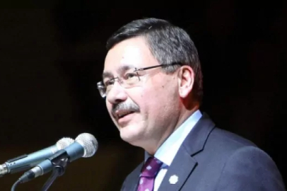 Melih Gökçek adliyeye sakız çiğneyerek geldi!