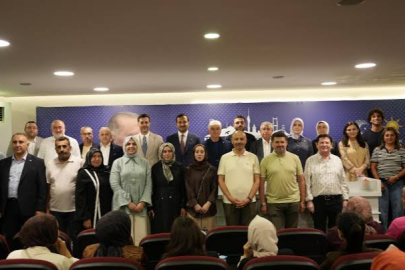 Üsküdar’da Başkan Vekili seçimi öncesi 4 CHP’li Meclis üyesi AK Parti’ye katıldı