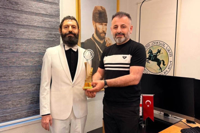 Yazar Akif Manaf'a Gürcü Kültür Evi Derneği'nden 'Sanat ve Barış Ödülü'
