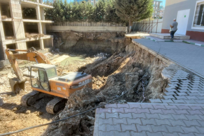 Yanındaki inşaat nedeniyle okulun bahçesi çöktü