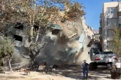 Mustafakemalpaşa'da altı katlı apartman yıkım sırasında çöktü