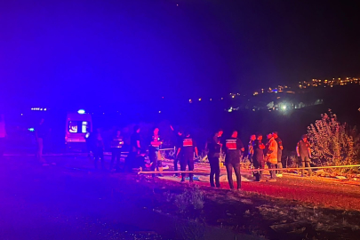 Ters şeride giren alkollü tır sürücüsü motosiklete çarptı: 2 ölü, 1 yaralı