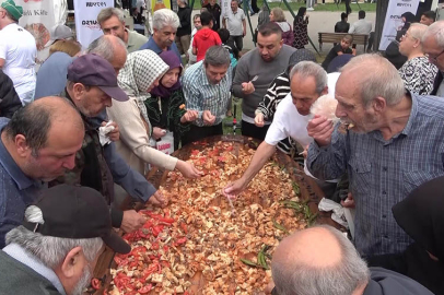 Üç metrelik tabakta Bursa kebabı ikramı