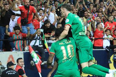 Beşiktaş'ı 3-2 yenen Amed Sportif Faaliyetler Süper Lig'in yeni lideri oldu