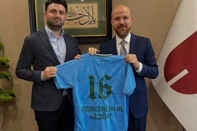 Bursaspor Başkanı Çelik’ten Bilal Erdoğan’a özel forma
