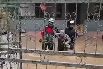 Taşkında mahsur kalanlar ekipler tarafından kurtarıldı