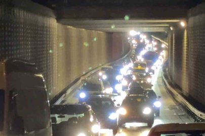 Bursa’da bariyerlere çarpan araçta 2 kişi yaralandı