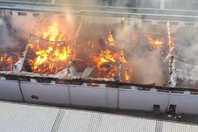 Bursa'da mobilya fabrikasında büyük yangın; 30 itfaiye ve tanker olay yerinde