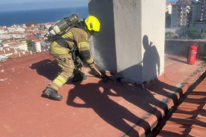 Bursa’da sitenin çatısında yangın paniği