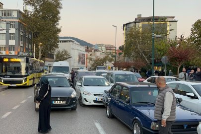 Bursa'da sabah namazı yoğunluğu: Trafik tek şeride düştü