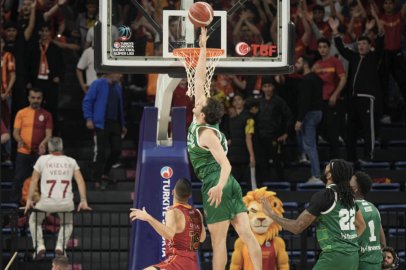 Bursaspor Basketbol, deplasmanda Galatasaray'ı 93-88 mağlup etti