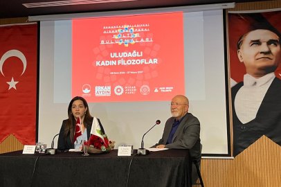 "Yapay zekayı kötü niyetli kullanmak isteyenlere büyük bir veri havuzu oluşturuyoruz"