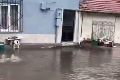 Bursa'da pazar yerleri ve sokaklar göle döndü