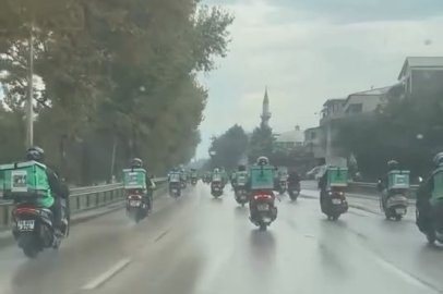 Bursa'da yüzlerce motokurye, vefat eden arkadaşları için konvoy yaptı